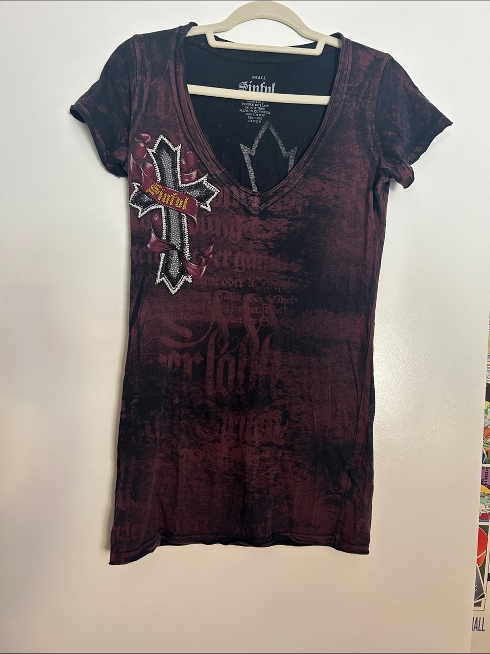 Sinful Distressed Cross Graphic V-Neck Tee in Burgundy